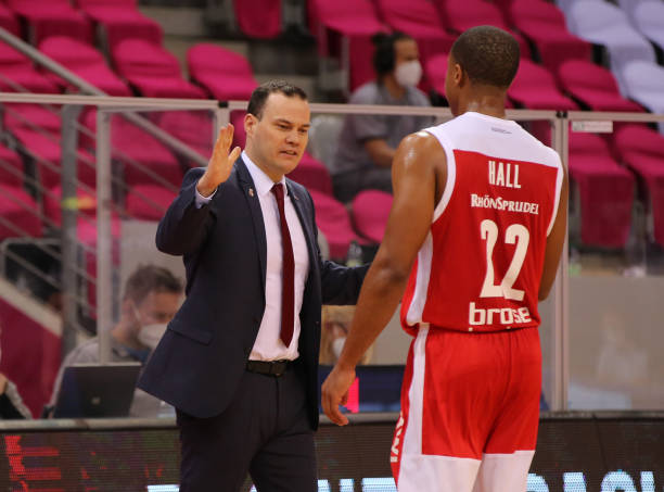 中一直保持 中一直保持